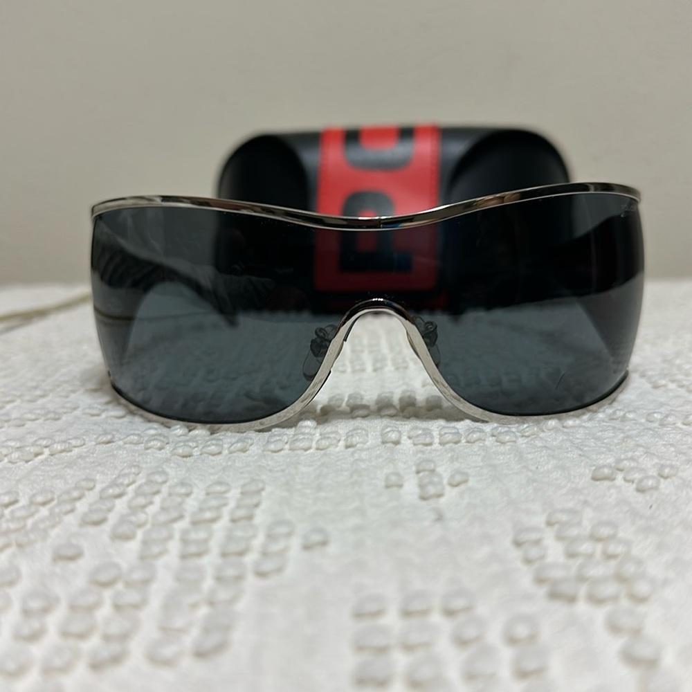 Men’s Police black lenses wraparound sunglasses